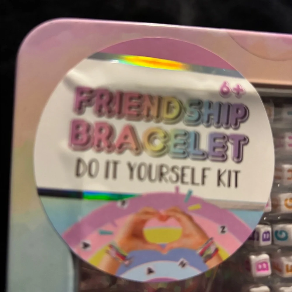 Friendship Bracelet DIY Kit with Colorful Threads - Picture 2 of 3